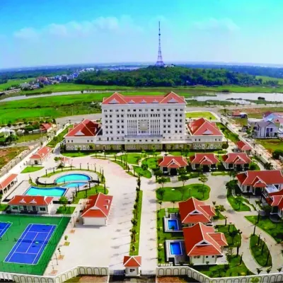 Ban Thach Riverside Hotel & Resort Quang Nam University周辺のホテル