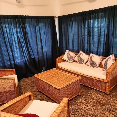 Snow Leopard Lodge