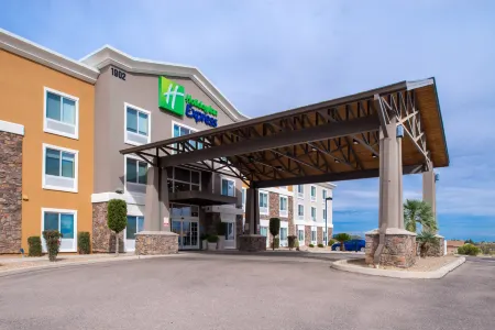Holiday Inn Express Sierra Vista Отели рядом с достопримечательностью «Vista View Resort»