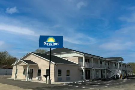Days Inn by Wyndham Troy IL