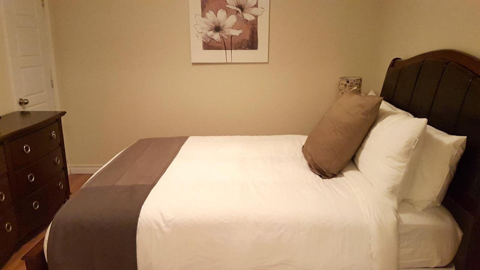 1-Bedroom Apartment Sweet #8 by Amazing Property Rentals