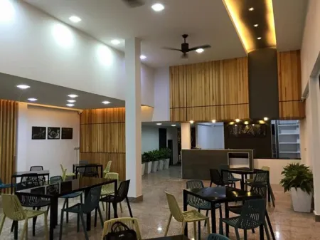 At Sakon Hotel Отели рядом с достопримечательностью «Wat Phra That Choeng Chum Worawihan»