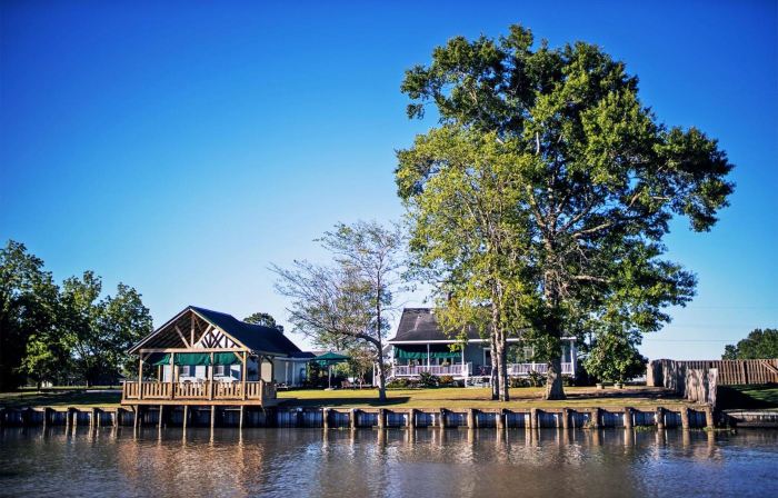 A Chateau on The Bayou Bed & Breakfast