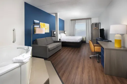 Comfort Suites Outlet Center