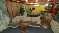 Esmerald Hotel - ที่มีสระว่ายน้ำ