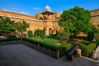 Ginger Ajmer, Hathi Bhata - bar