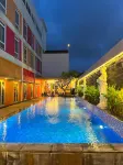 Front One Hotel Purwodadi - Kolam Renang