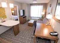 Staybridge Suites Red Deer North by IHG Hotel di Sylvan Lake