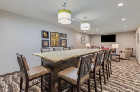 Staybridge Suites IAH AIRPORT EAST by IHG