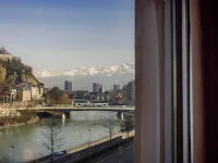 ibis Grenoble Gare - vue sur la montagne