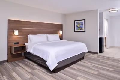 Holiday Inn Express & Suites Elgin