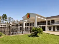 Super 8 by Wyndham Ocean Springs Biloxi Hotels in Latimer
