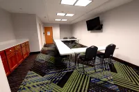 Holiday Inn Express & Suites East Lansing Hotels in Lansing