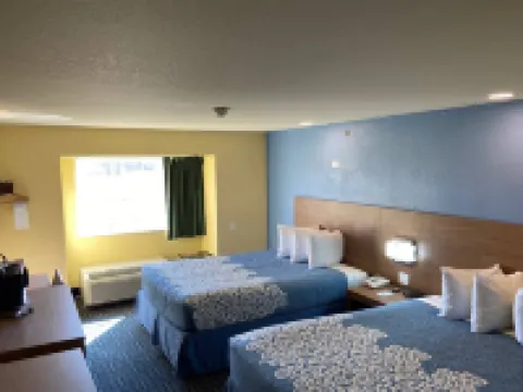 Days Inn & Suites by Wyndham Pryor Hotels in Mayes County