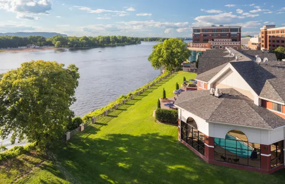 密西西比濱河拉克羅斯萬怡酒店