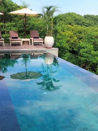 Paradise Garage Komodo Villa Отели рядом с достопримечательностью «AYANA Lako Sae»