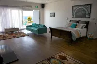 Penguin Beachfront Apartments - Parking
