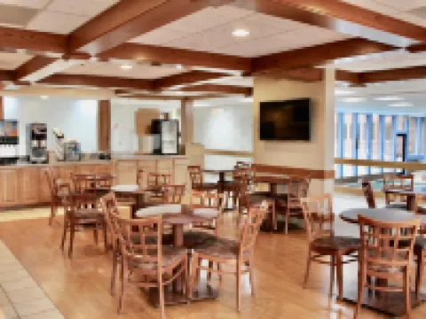 The Carlton Lodge Hotels in Adrian