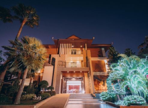 โรงแรม จันทรา รีสอร์ท