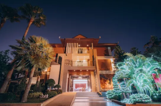 โรงแรม จันทรา รีสอร์ท