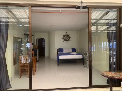 Pirates Terrace Các khách sạn gần Saphli Beach