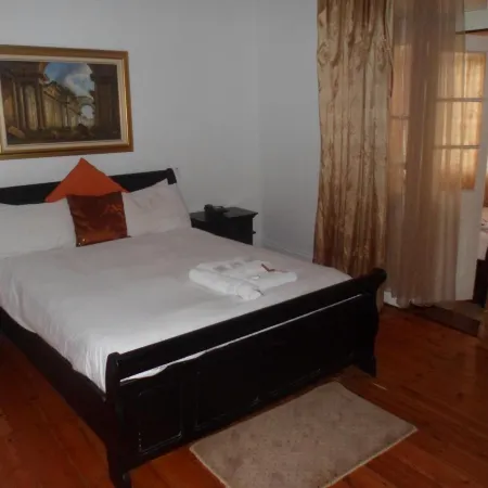 Laletsa Lodge Bed & Breakfast