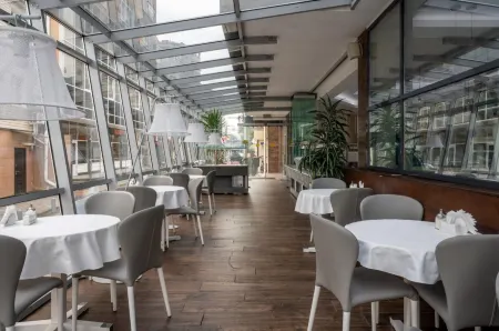 Адриано Отели рядом с достопримечательностью «Flipper Diving Club»