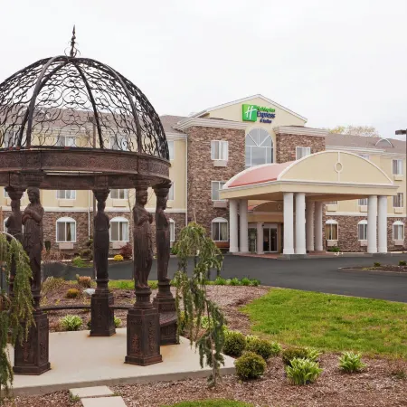 Holiday Inn Express & Suites SWANSEA by IHG
