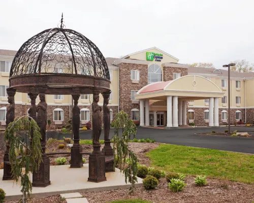 Holiday Inn Express & Suites SWANSEA by IHG Hotels in Bristol County