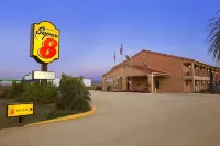 Super 8 by Wyndham Pleasanton - 2-stjärniga