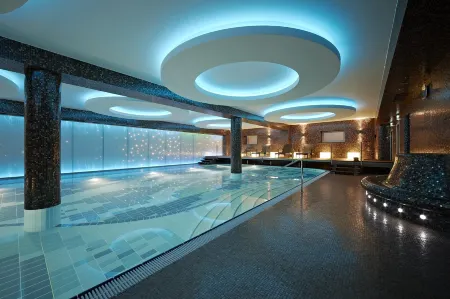 Двор Подзноева, Бизнес корпус