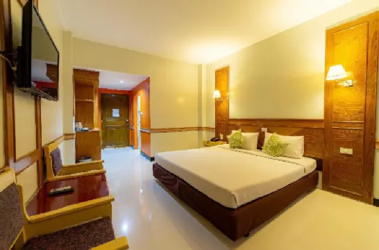 假日山莊-勿洞 鄰近勿洞鐘樓的酒店