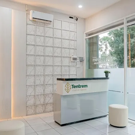 Roso Tentrem by Calli Rooms