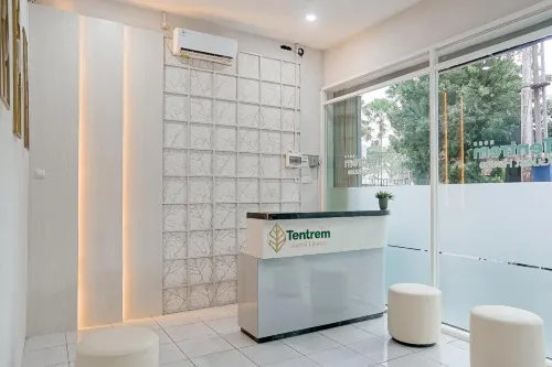 Roso Tentrem by Calli Rooms