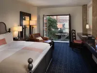 Hotel Valencia Riverwalk Hoteles cerca de Universidad Trinity