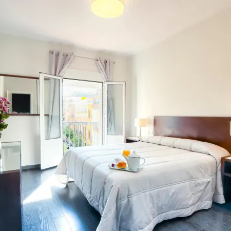 Hotel Madrid de Sevilla Отели рядом с достопримечательностью «Триана»