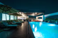 Ratnamouli Palace - Pools