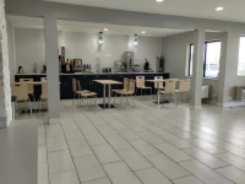 Super 8 by Wyndham Morris Hotels in Morris