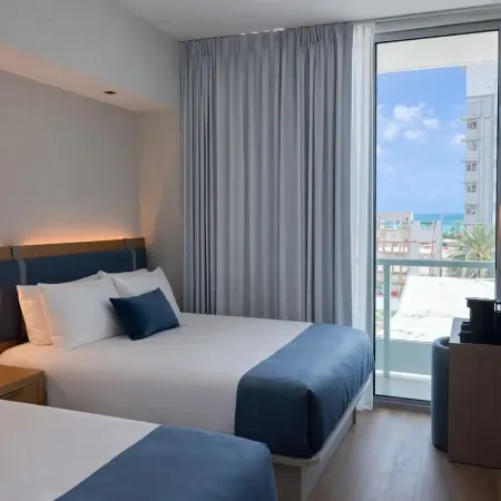 Dolce by Wyndham Miami Beach Отели рядом с достопримечательностью «Памятник жертвам Холокоста»