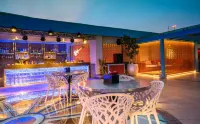Hyatt Place Hyderabad Banjara Hills - bar