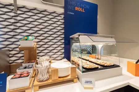 Holiday Inn Express & Suites Seattle-Sea-Tac Airport