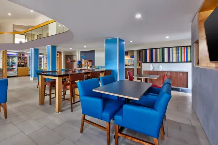 Holiday Inn Express Detroit-Warren (GM Tech Ctr)