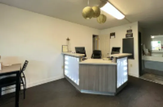 Super 8 by Wyndham Sulphur South