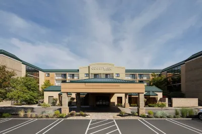 Courtyard Cleveland Beachwood Hotels in Orange