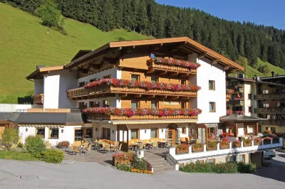 Hotel Pension Sonnleiten Hotels in Madseit