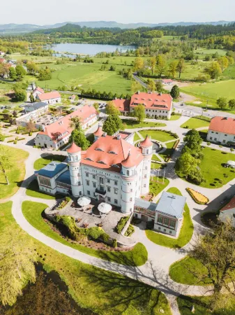 Pałac Wojanów Отели в г. Еленя-Гура