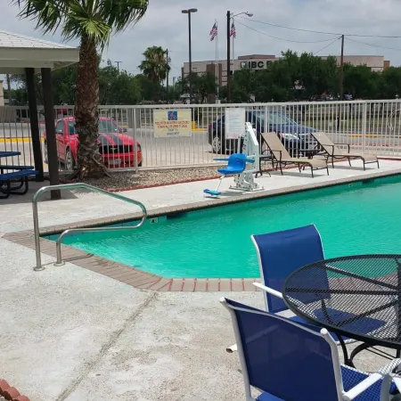Motel 6 Eagle Pass, TX - Lakeside