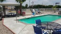 Motel 6 Eagle Pass, TX - Lakeside - Rooftop Pools