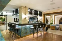 Ramada Olivie Nazareth - ที่มีบาร์