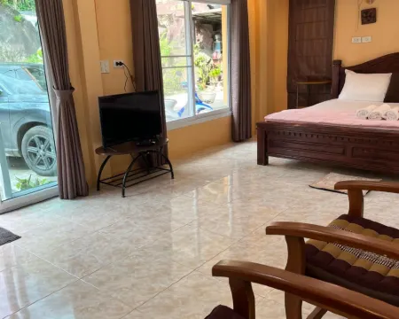 Bansuanrari Kiriwong Resort Hotels in Lan Saka